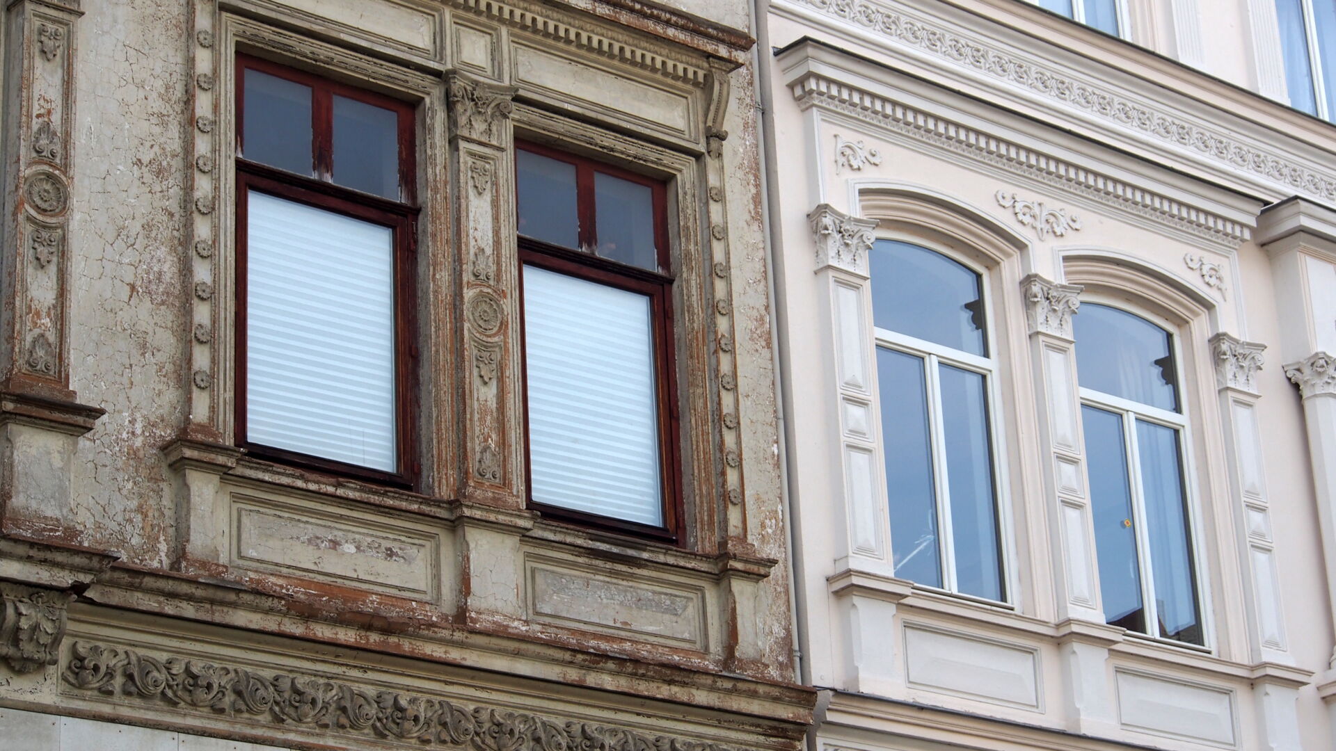 Reinigung und Erneuerung einer Hausfassade in Berlin